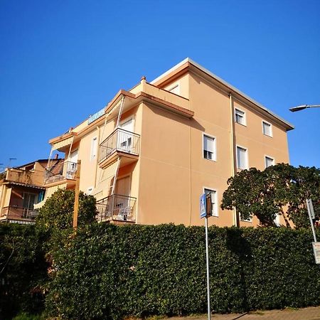 Villa Rosa Лоано Екстериор снимка