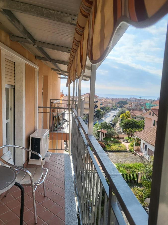 Villa Rosa Лоано Екстериор снимка