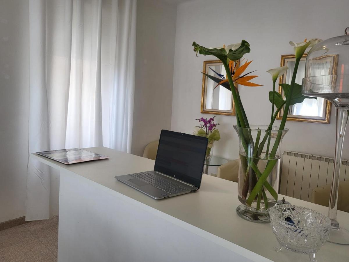 Villa Rosa Лоано Екстериор снимка