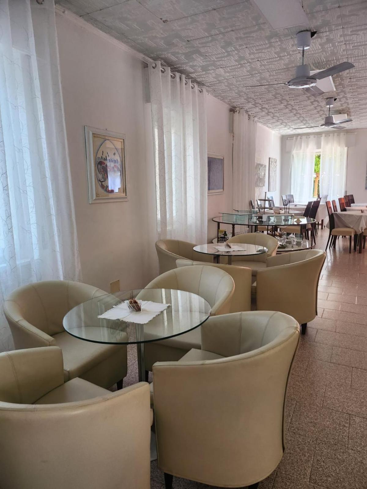 Villa Rosa Лоано Екстериор снимка